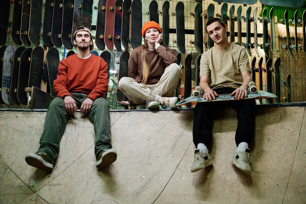 Mi is az a streetwear? A stílus eredete és jellemzői